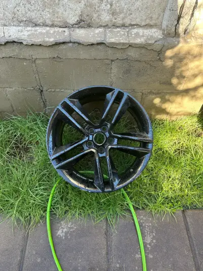 Llanta OEM Ford Mustang 5x114,3 - miniatura 1