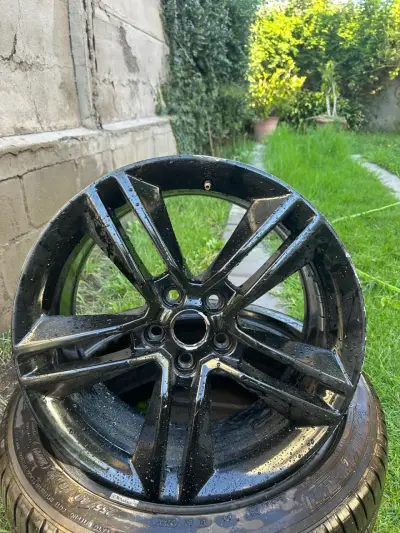 Llanta OEM Ford Mustang 5x114,3 - miniatura 2