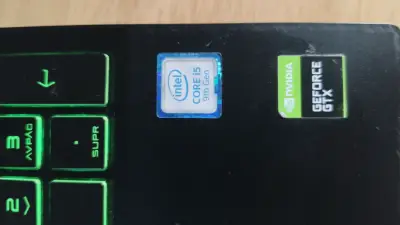 Laptop HP Pavilion gaming - miniatura 2