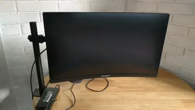 Monitor curvo con soporte ajustable - miniatura 3