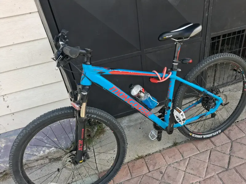 Bicicleta montaña Mongoose azul - 1