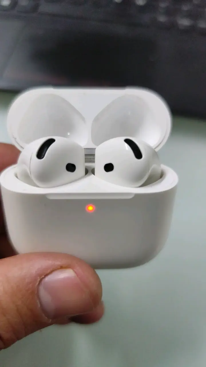Audífonos apple 4 generación  modeló A3058 - 1
