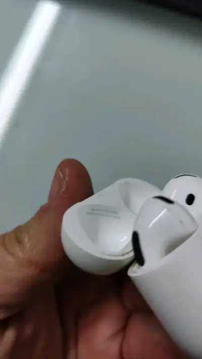 Audífonos apple 4 generación  modeló A3058 - miniatura 2