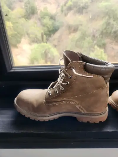 Botas de cuero beige - miniatura 1