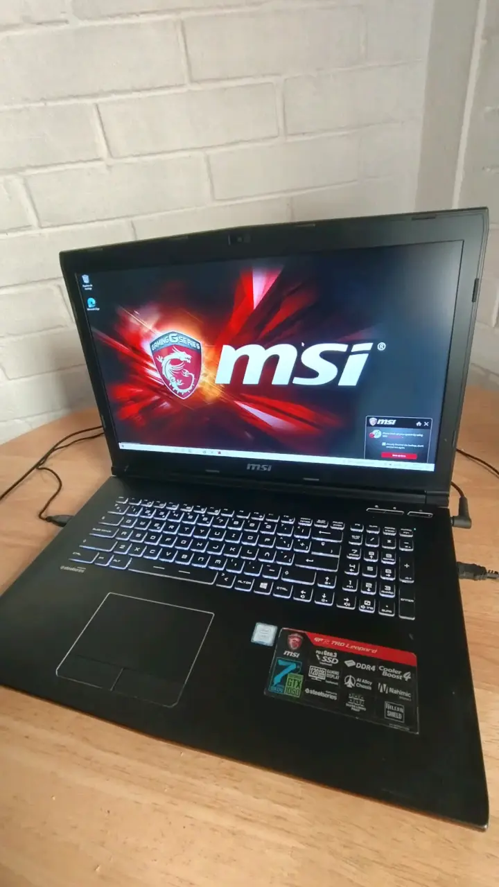 Laptop MSI gaming con teclado incluido - 2