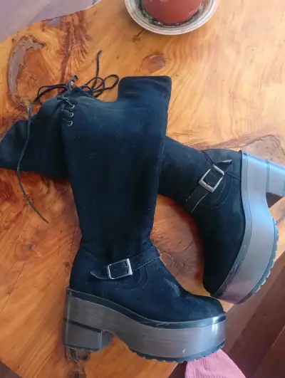 Botas  bucaneras negras de plataforma - miniatura 1