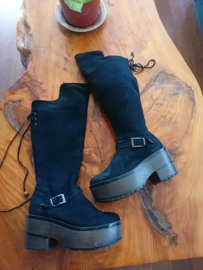 Botas  bucaneras negras de plataforma - miniatura 3