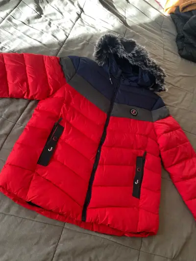 Parka roja con capucha de piel - miniatura 1