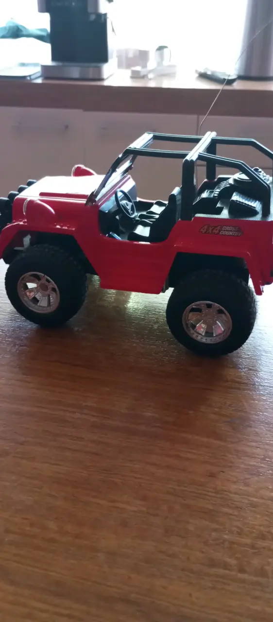 Auto a control remoto rojo - 4