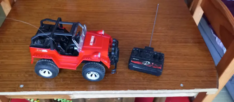 Auto a control remoto rojo - 5