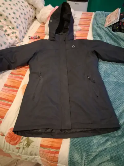 Chaqueta impermeable con capucha - miniatura 1