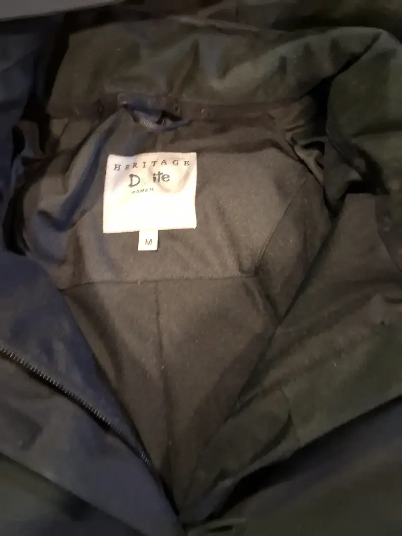 Chaqueta impermeable con capucha - 2