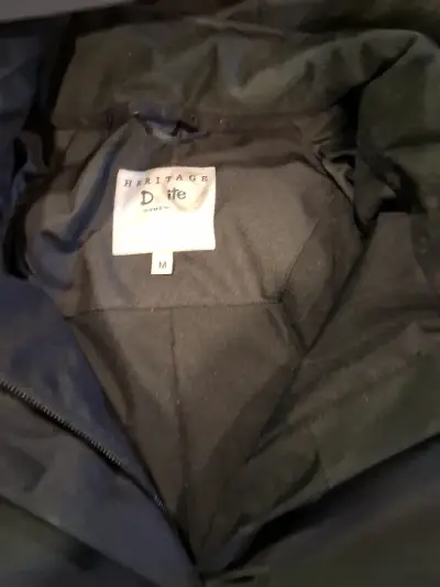 Chaqueta impermeable con capucha - miniatura 2