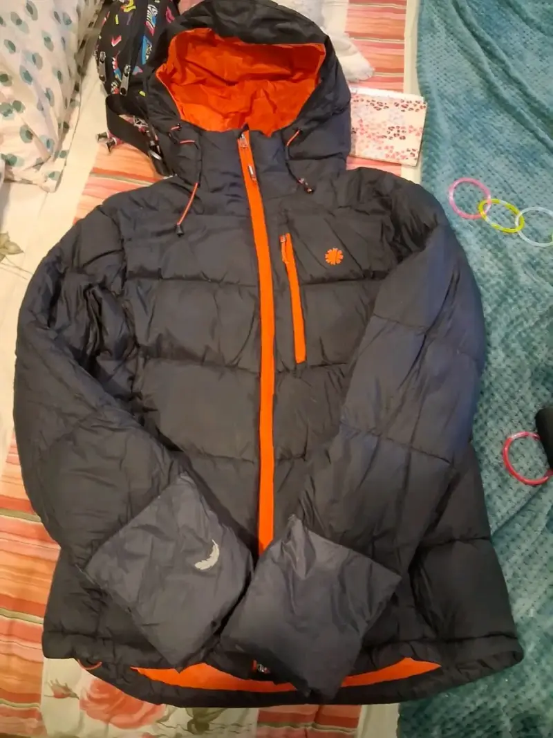 Parka acolchada gris y naranja - 1
