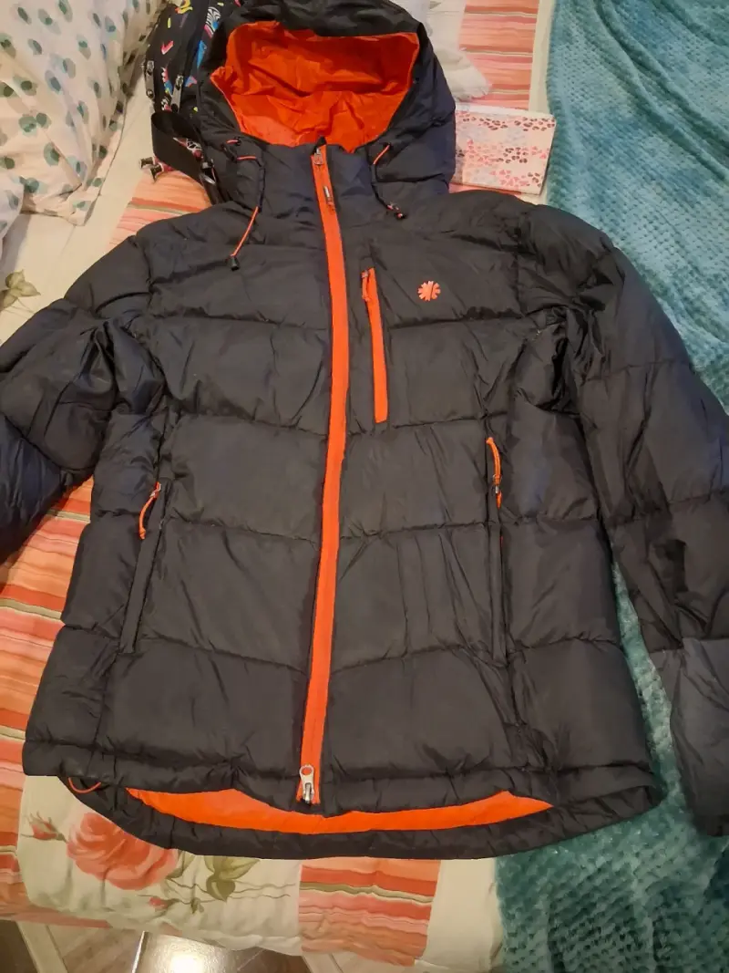 Parka acolchada gris y naranja - 2