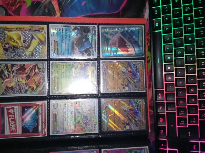 Cartas Pokémon en carpeta - 1
