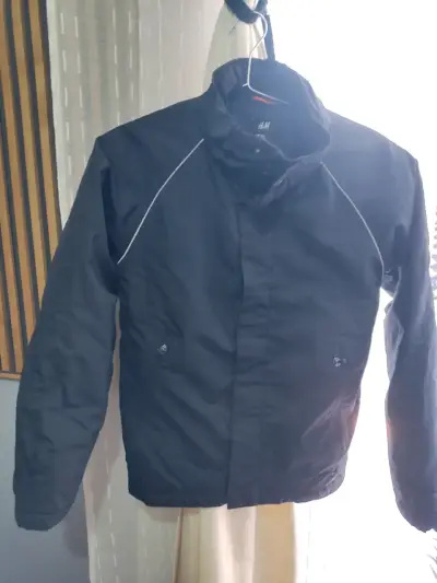 Parka negra H&M para niño talla 12 - miniatura 1