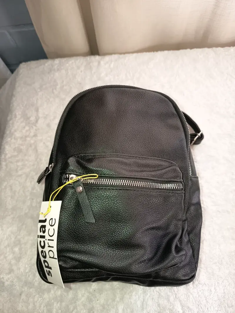 Mochila negra con bolsillos - 6