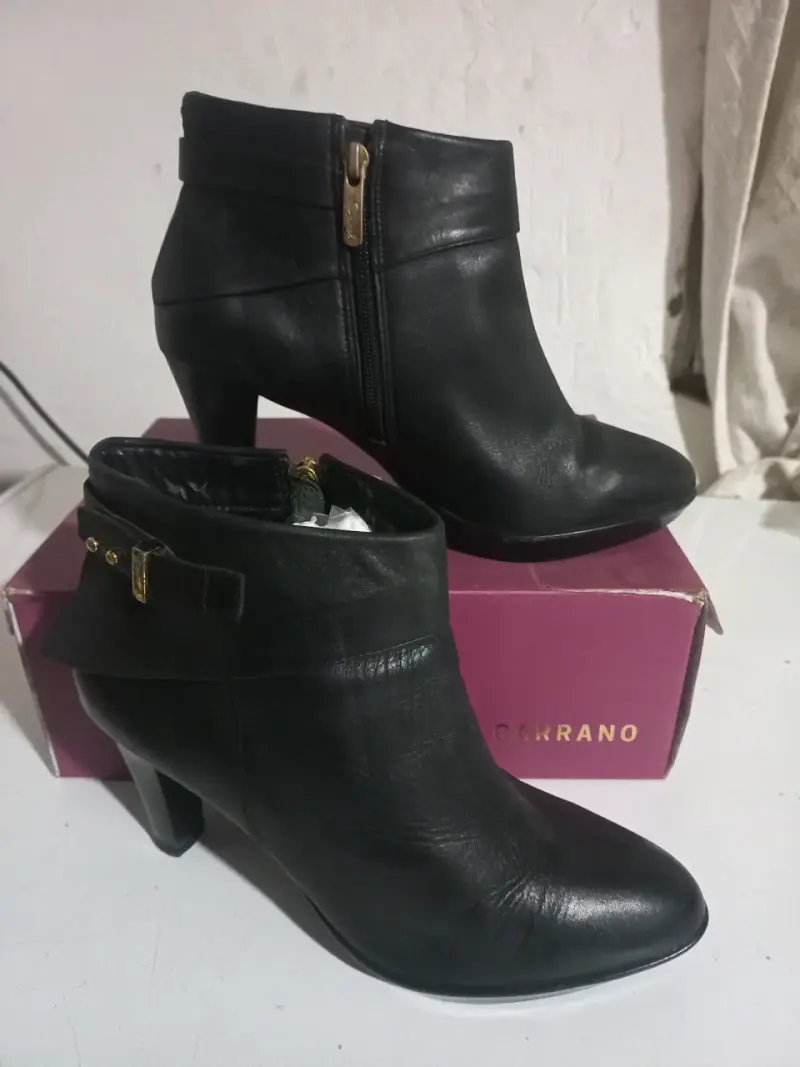 Botines negros con tacón Carrano gacel