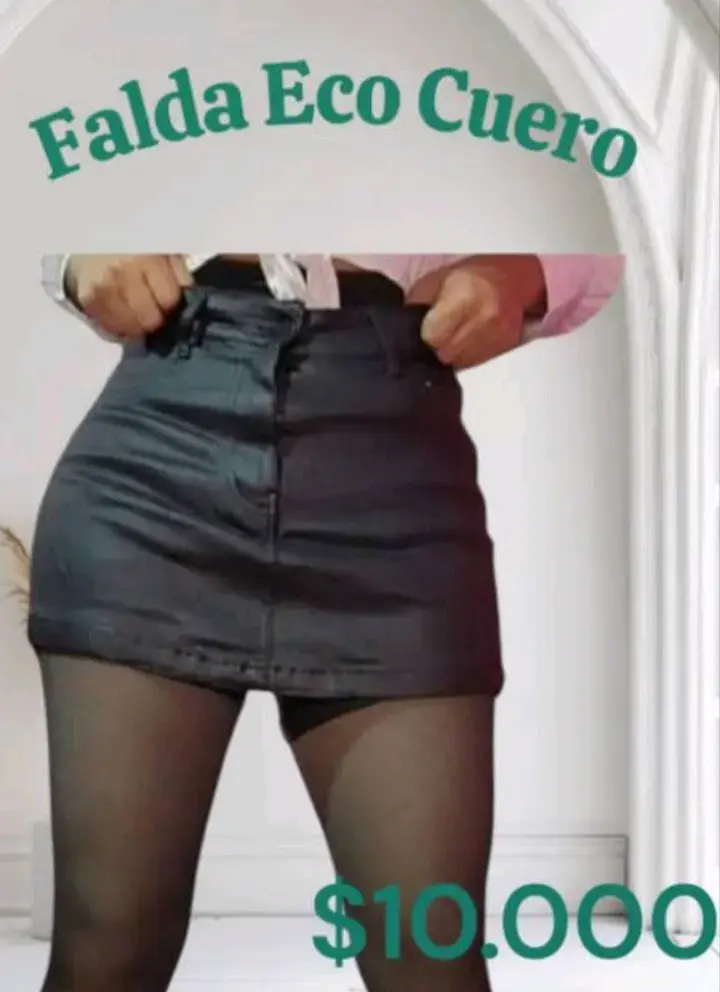 Falda Eco Cuero Negra elasticada