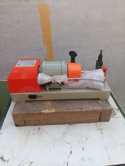 Máquina afiladora de llaves - miniatura 1