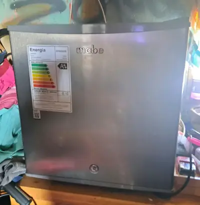 Refrigerador Mabe compacto gris - miniatura 1