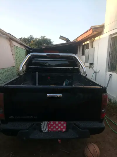Camioneta negra en buen estado - miniatura 3