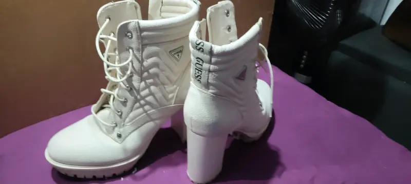 Botines blancos con taco alto Guess - 2