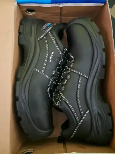 Zapatos de seguridad n°43 - miniatura 1