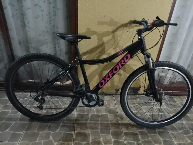 Bicicleta Oxford negra y rosa
