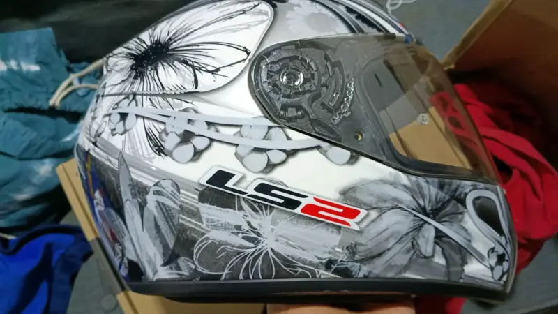 Casco LS2 diseño floral gris - 3