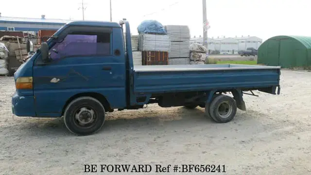 Camioneta azul de carga flete