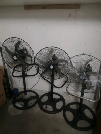 Ventiladores de pie usados - miniatura 1