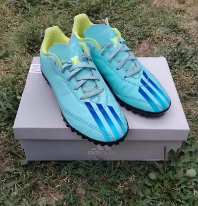 Zapatillas fútbol Adidas celestes - miniatura 1