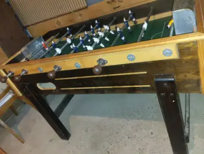 Mesa de futbolito de madera de roble - miniatura 1