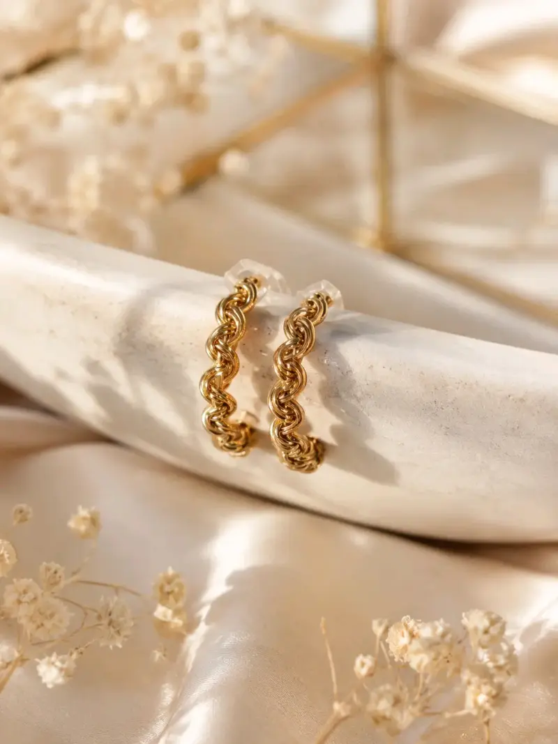 Aros dorados elegantes - 1