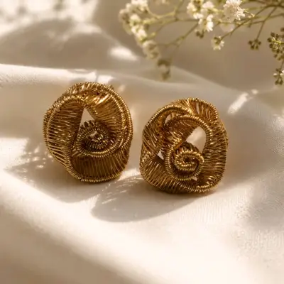 Aros dorados elegantes - miniatura 4