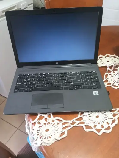 Laptop HP en buen estado - miniatura 6