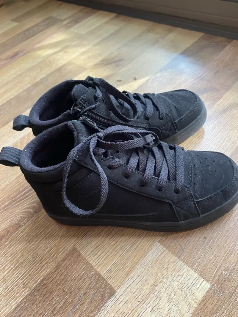 Zapatillas negras altas número 30 - 1