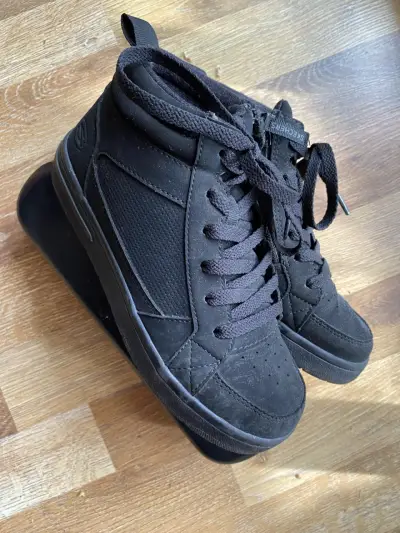 Zapatillas negras altas número 30 - miniatura 2