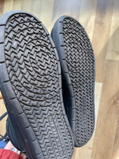 Zapatillas negras altas número 30 - miniatura 3
