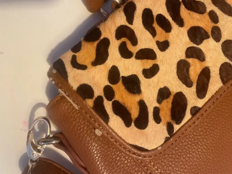 Cartera marrón diseño leopardo - 5