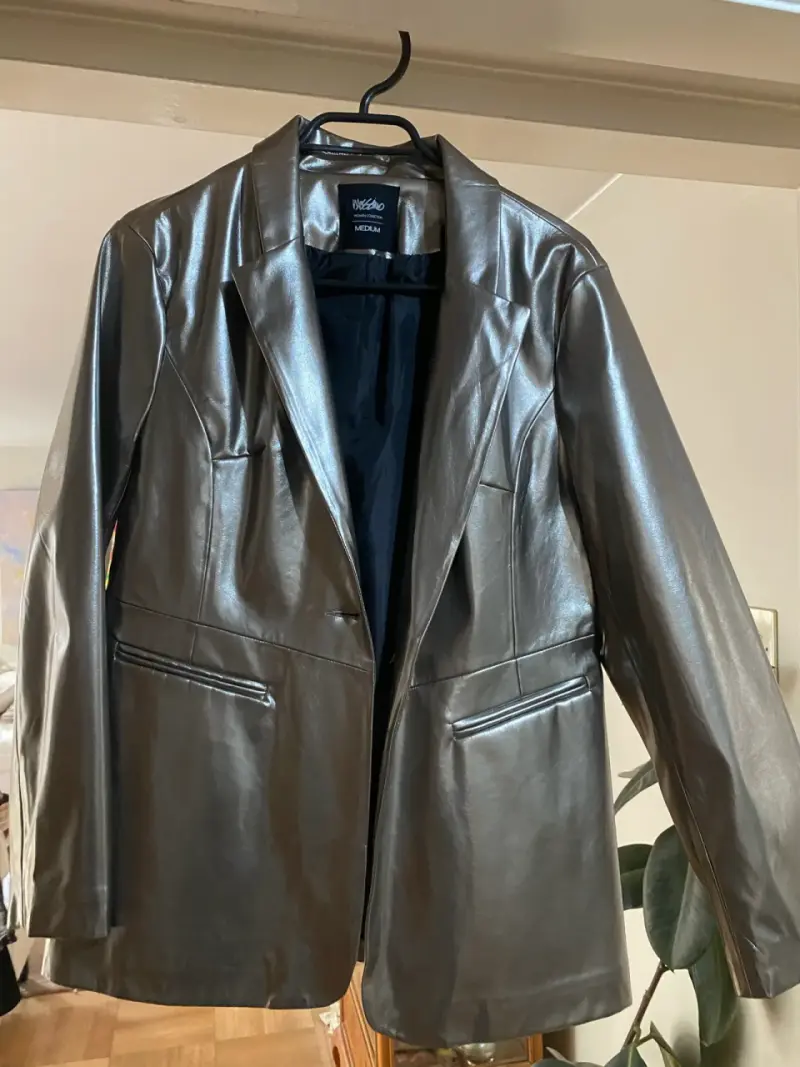 Blazer metálico gris