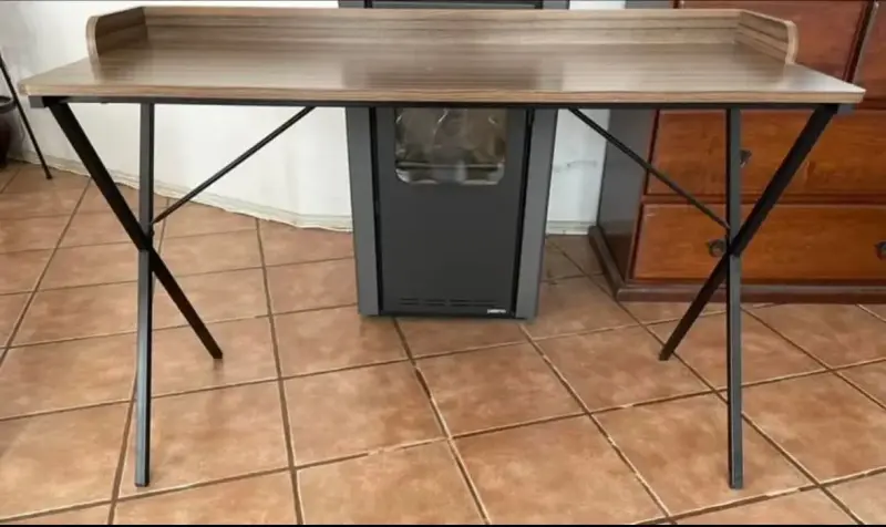Escritorio de madera y metal - 1