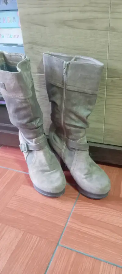 Botas de gamuza color beige - miniatura 2