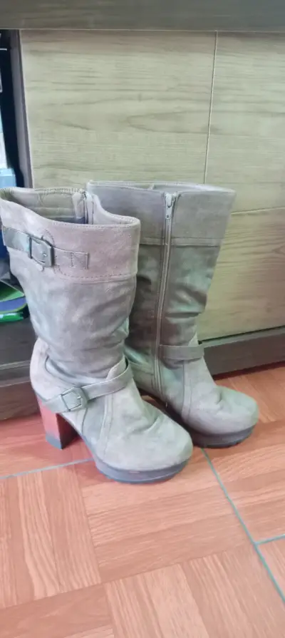 Botas de gamuza color beige - miniatura 3