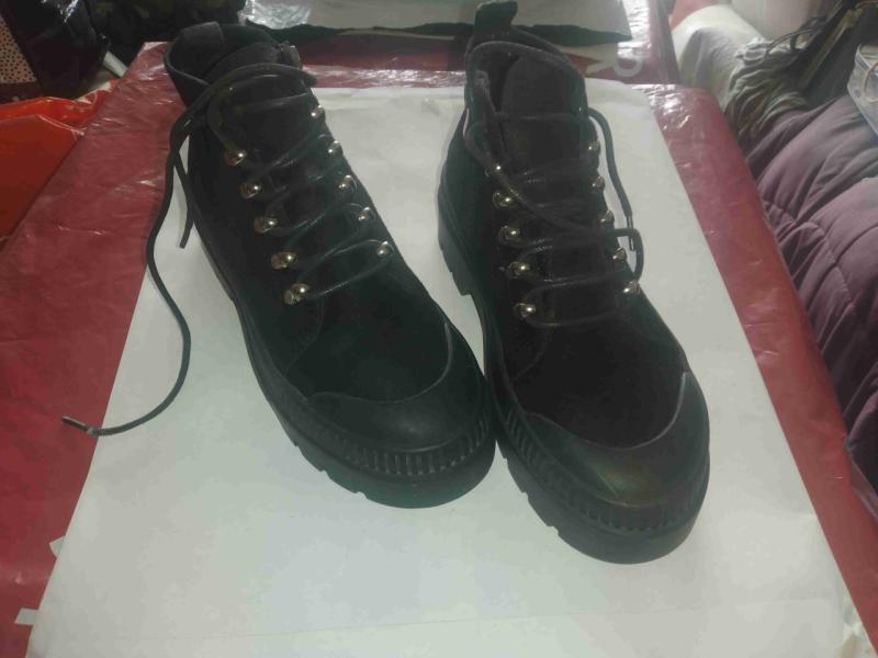 Bototos negros simil gamuza - 1