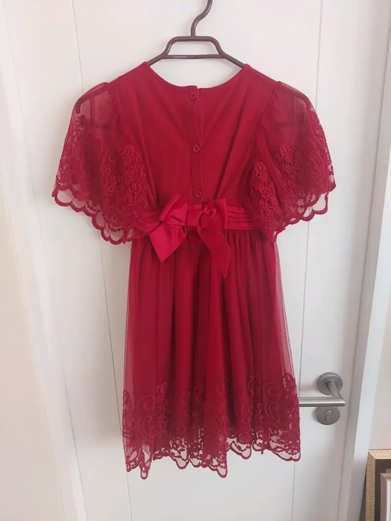 Vestido rojo con encaje y flores - 2