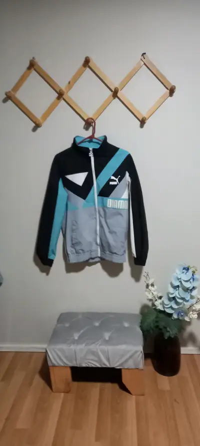 Chaqueta deportiva azul y negra - miniatura 1
