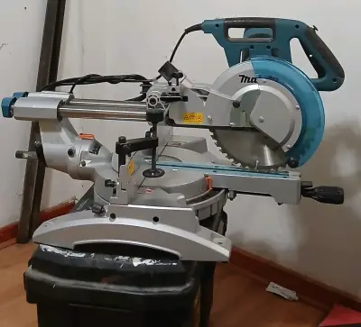 Sierra ingleteadora telescopica Makita - miniatura 2